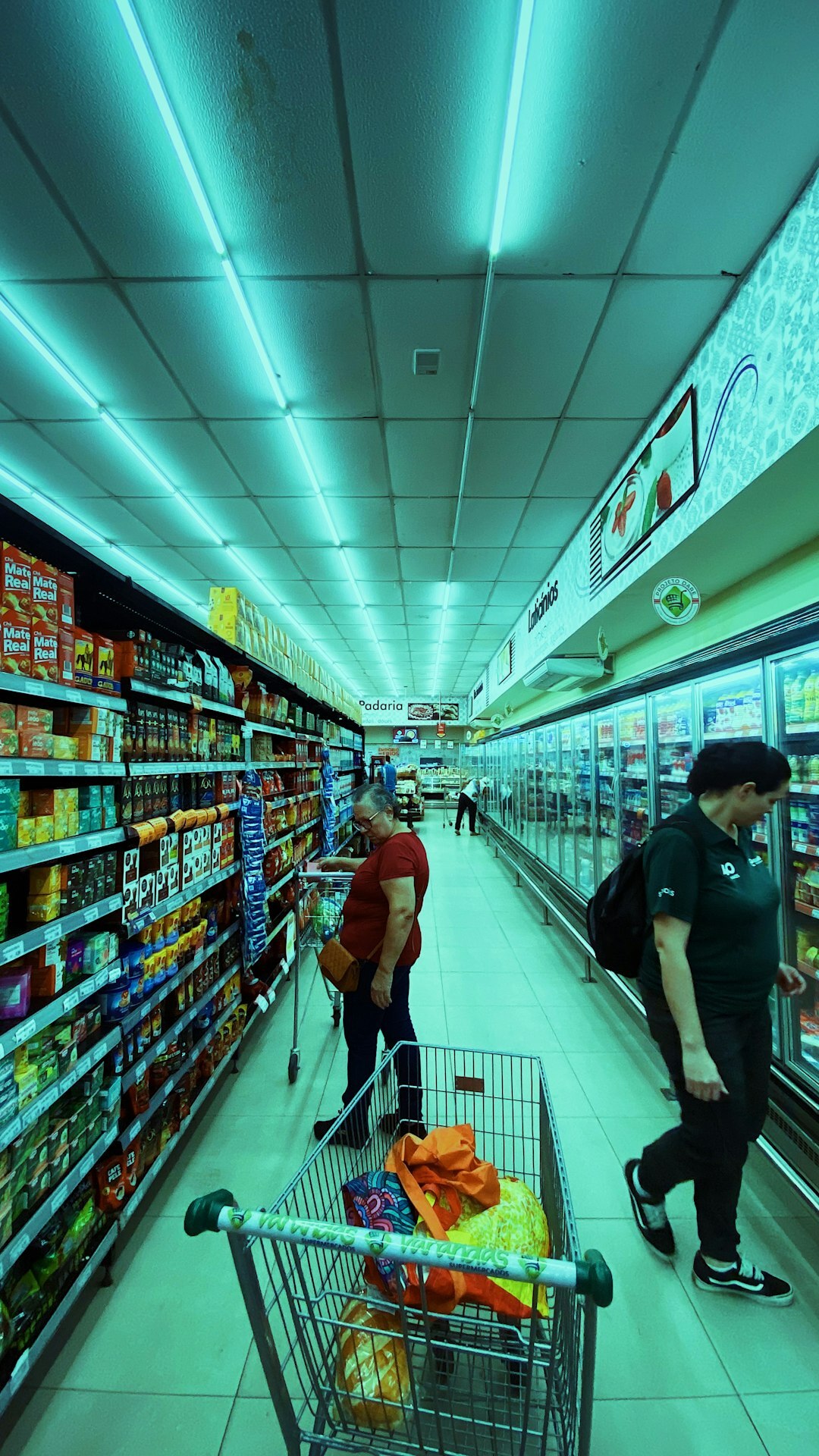 supermarket theft scene